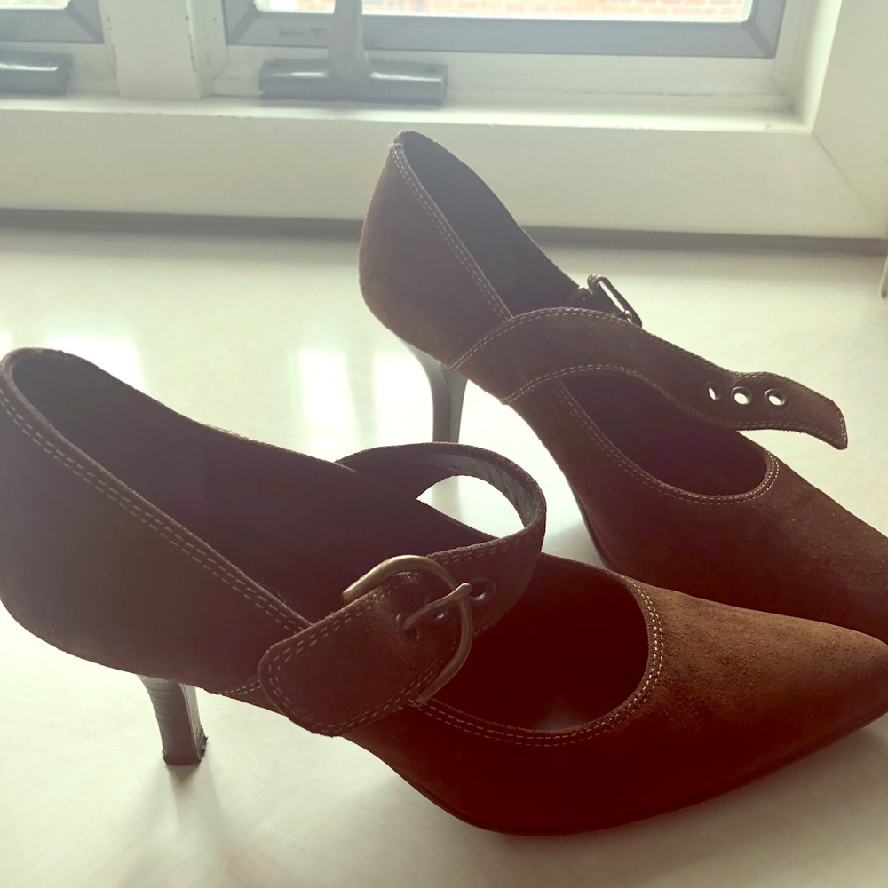 Coach brown suede kitten heels 🐱 👠